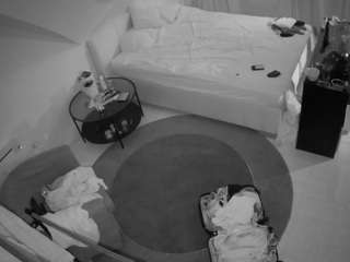 voyeurcam-julmodels-whitebed-1