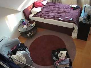 voyeurcam-julmodels-whitebed-1's CamSoda show and profile