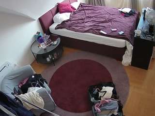 voyeurcam-julmodels-whitebed-1