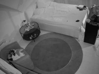 voyeurcam-julmodels-whitebed-1's CamSoda show and profile