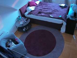 voyeurcam-julmodels-whitebed-1 webcam