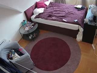 voyeurcam-julmodels-whitebed-1 webcam