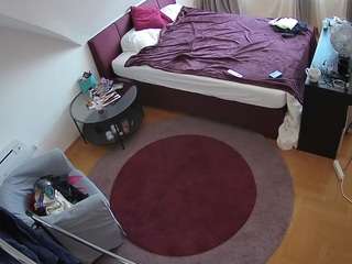 voyeurcam-julmodels-whitebed-1 webcam