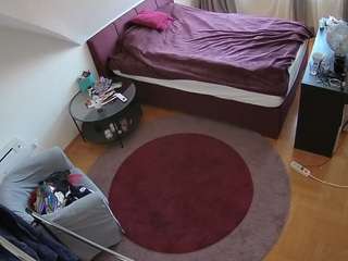 voyeurcam-julmodels-whitebed-1 webcam