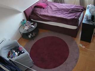 voyeurcam-julmodels-whitebed-1 webcam