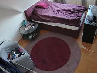 voyeurcam-julmodels-whitebed-1 webcam