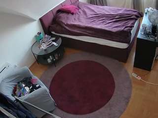 voyeurcam-julmodels-whitebed-1 webcam