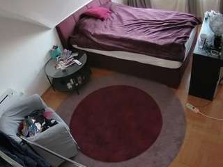 voyeurcam-julmodels-whitebed-1 webcam