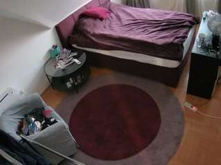 voyeurcam-julmodels-whitebed-1 webcam