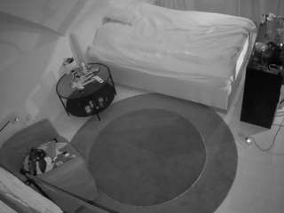 voyeurcam-julmodels-whitebed-1