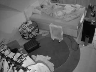 voyeurcam-julmodels-whitebed-1 webcam
