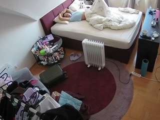 voyeurcam-julmodels-whitebed-1 webcam