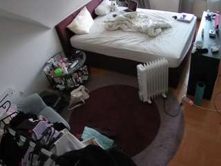 voyeurcam-julmodels-whitebed-1 webcam