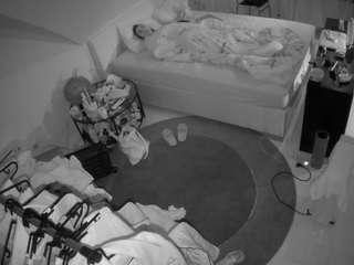 voyeurcam-julmodels-whitebed-1