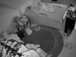 voyeurcam-julmodels-whitebed-1