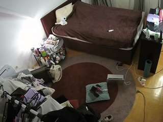 voyeurcam-julmodels-whitebed-1 webcam