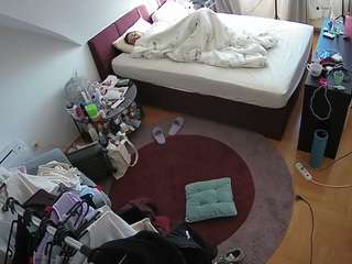 voyeurcam-julmodels-whitebed-1 webcam