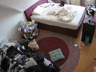 voyeurcam-julmodels-whitebed-1