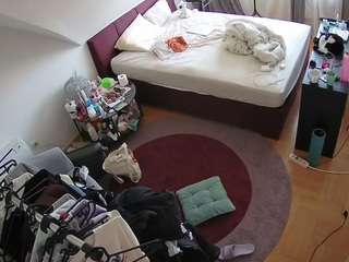 voyeurcam-julmodels-whitebed-1