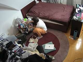 voyeurcam-julmodels-whitebed-1