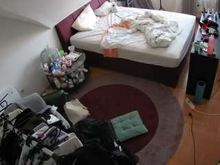 voyeurcam-julmodels-whitebed-1