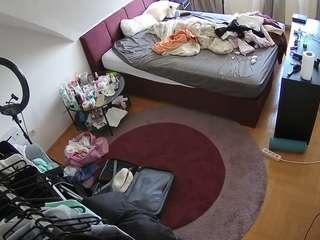 voyeurcam-julmodels-whitebed-1's CamSoda show and profile