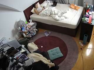 voyeurcam-julmodels-whitebed-1