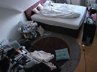 voyeurcam-julmodels-whitebed-1
