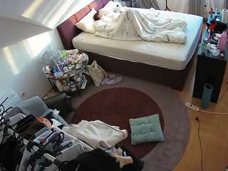 voyeurcam-julmodels-whitebed-1's CamSoda show and profile