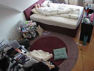 voyeurcam-julmodels-whitebed-1's CamSoda show and profile