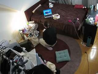 voyeurcam-julmodels-whitebed-1 live cam profile