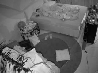 voyeurcam-julmodels-whitebed-1 live cam profile