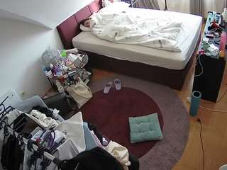 voyeurcam-julmodels-whitebed-1 live cam profile