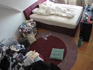voyeurcam-julmodels-whitebed-1 live cam profile