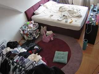 voyeurcam-julmodels-whitebed-1 live cam profile
