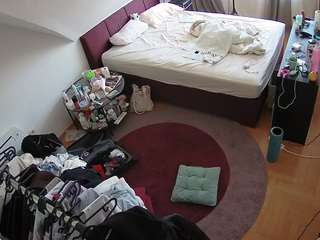 voyeurcam-julmodels-whitebed-1 live cam profile