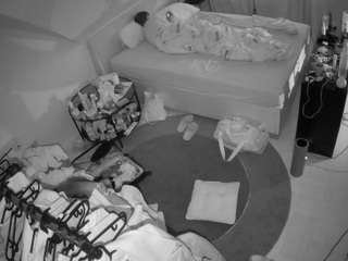 voyeurcam-julmodels-whitebed-1