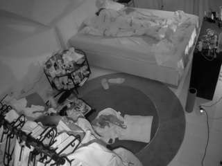 voyeurcam-julmodels-whitebed-1 live cam profile