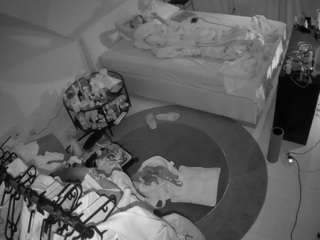 voyeurcam-julmodels-whitebed-1 live cam profile