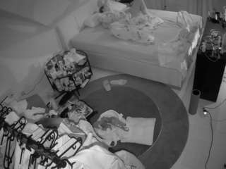 voyeurcam-julmodels-whitebed-1 live cam profile