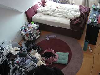 voyeurcam-julmodels-whitebed-1 live cam profile