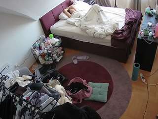 voyeurcam-julmodels-whitebed-1 live cam profile