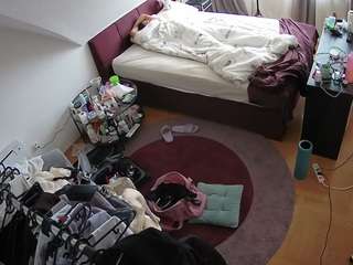 voyeurcam-julmodels-whitebed-1 live cam profile
