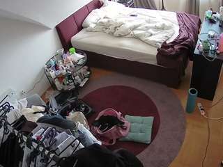 voyeurcam-julmodels-whitebed-1 live cam profile