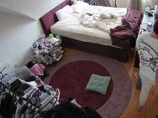voyeurcam-julmodels-whitebed-1 live cam profile