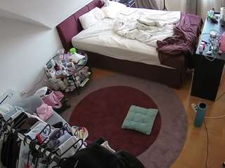 voyeurcam-julmodels-whitebed-1 live cam profile