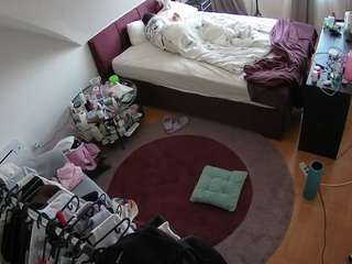 voyeurcam-julmodels-whitebed-1 live cam profile
