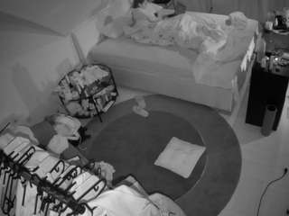 voyeurcam-julmodels-whitebed-1 live cam profile