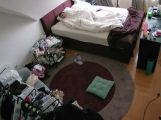 voyeurcam-julmodels-whitebed-1 live cam profile