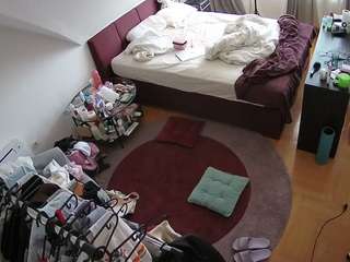 voyeurcam-julmodels-whitebed-1 live cam profile